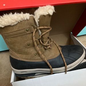 Bearpaw Pawz Women’s size 9 boots